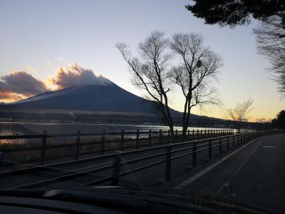 クラッシックカ―が部屋の中に　１