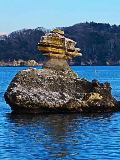 松島-8　島めぐり観光船c 　仁王丸　仁王島あたり～Uターン航行　☆シンボル岩礁-悠然と