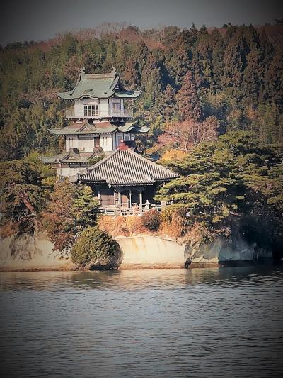 松島-9　島めぐり観光船d 　仁王丸　五大堂/松島城目指して ☆人の暮らす島・養殖筏も見え