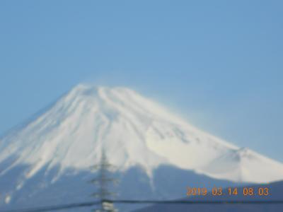 車窓からの富士山を楽しむ