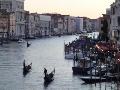 初めてのベネチア その9 (イタリア・スペイン・ポルトガル・オランダ 12日間の旅 その2-9）いいねぇ、夕暮れ時の "カナルグランデ" !