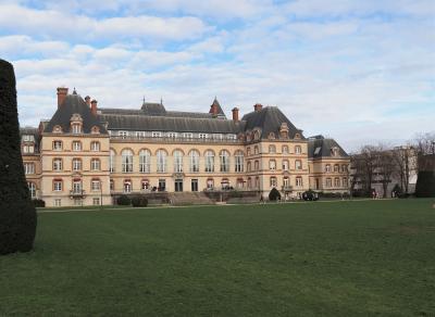 パリ国際大学都市　時は巡り歴史はまわる　