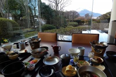 ０５．初冬のエクシブ山中湖サンクチュアリビラ１泊　早朝の富士山　エクシブ山中湖本館 日本料理花木鳥の朝食