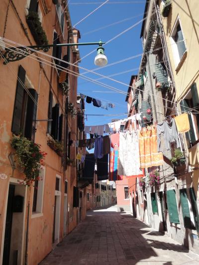 初めてのベネチア その25 (イタリア・スペイン・ポルトガル・オランダ 12日間の旅 その2-25）洗濯物乾かし放題、これぞ南欧イタリア！