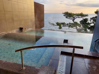 アカオリゾートへ逃避行！！バラ風呂＆海と一体になれる温泉に浸かって息抜き☆