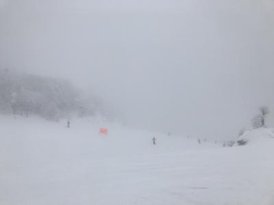 雪質は良いけど吹雪がきつい、でも温泉で癒やされつつの蔵王スキー＝2021年1月