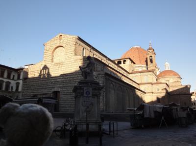 初めてのフィレンツェ その12 (イタリア・スペイン・ポルトガル・オランダ 12日間の旅 その3-12）地味です、"サン・ロレンツォ教会"！