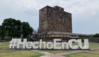 メキシコシティ初日　メキシコ国立自治大学の壁画見物