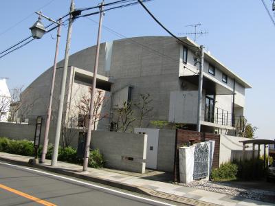 山手にも丸屋根の建物