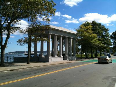 マサチューセッツ州 プリマス　－　七ヶ浜町の姉妹都市には1620年のアメリカ発祥への第一歩のプリマスロックが神殿で守られています。
