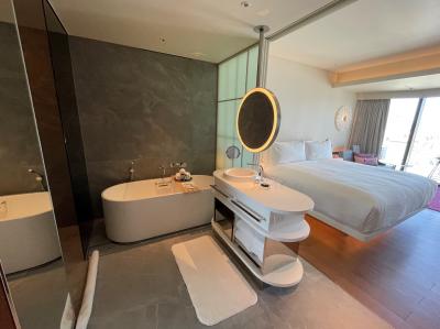 『W大阪』宿泊記⑤待機部屋「ワンダフルキング」からの眺望は心斎橋＆御堂筋♪『大阪マリオット都ホテル』『あべのハルカス』道頓堀のドンキの観覧車