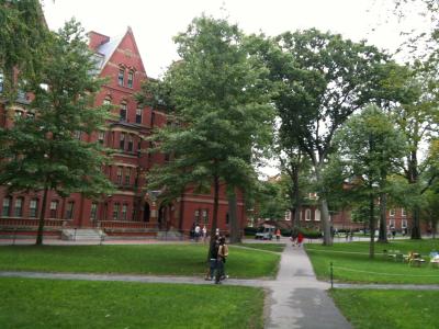 マサチューセッツ州 ケンブリッジ(つくば市の姉妹都市)　－　観光客もいるハーバード大学の敷地へ