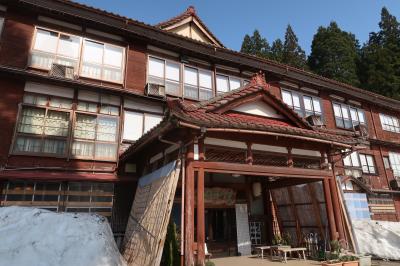 日本三大薬湯・松之山温泉◇国登録有形文化財の宿「凌雲閣」でゆったり過ごす