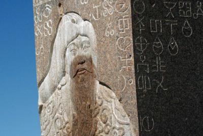 モンゴル再訪　追加画像編    ②750年記念碑、アウラガ遺跡霊廟跡