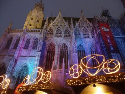 2018年オーストリア＆スロヴァキアのX'sマーケット【４８】ライトアップされたシュテファン大聖堂のクリスマスマーケット