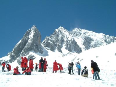 麗江古城及び近郊のツアー（１）トンパ文化村探訪及び玉龍雪山登山