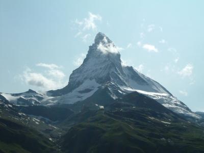 マッターホルンなどヴァリス山群を仰ぐトレッキング