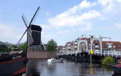 2016夏オランダの旅07：ライデン、運河のある大学、座席のない教会