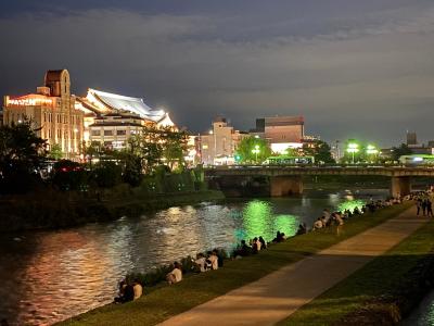 そうだ梅雨の京都って。。鴨川で等間隔の夕涼み♪いいよねぇ～(´▽｀)　2日目午後　平等院＆先斗町の納涼床へ Let's go！！