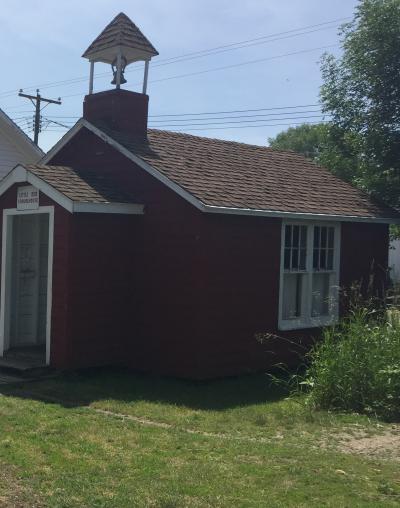 ミネソタ州 ウォルナット グローブ　－　「大草原の小さな家」の学校や横穴小屋などが再現されています