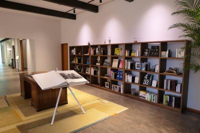 初夏の信州旅行♪　Vol.60 ☆ザ・ひらまつ・軽井沢御代田：アネックスの美しいライブラリー♪