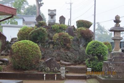 小雨の西鶴ケ岡地区を散策しました②三角浅間神社～三角地区