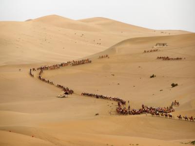 初めての中国　シルクロードの旅　３　河西回廊のオアシス敦煌（鳴沙山・月牙泉観光）