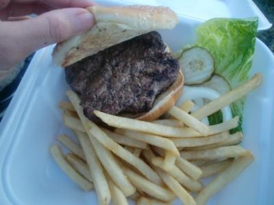 モンタナ州 ウエスト イエローストン　－　バッファローのハンバーガーと鹿のハンバーガーを食べれるお店へ