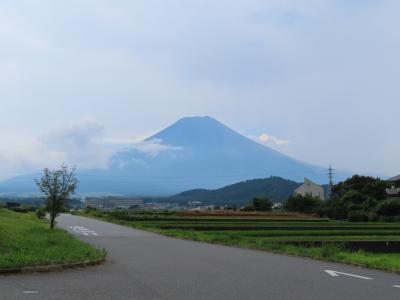 ドライブ旅。地上から見る富士山。