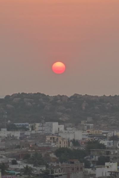 初めてのハイデラバード 20 (出張のついでに17ｰ20) 2012年11月15日、インドのハイデラバードで見た夕日！