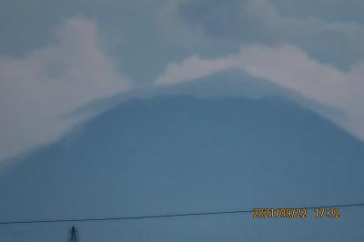 不思議な姿の夕焼け富士を見ました