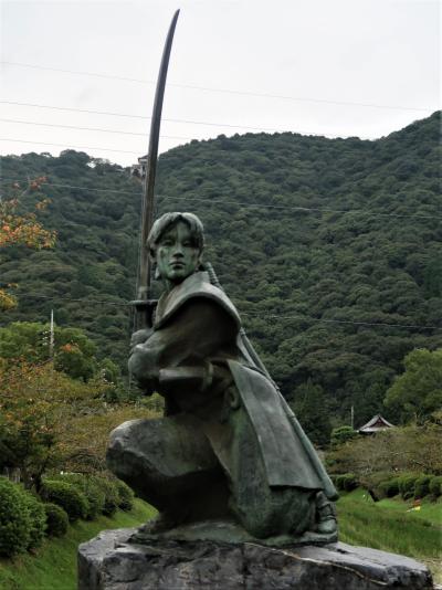 山口/岩国-9　佐々木小次郎像　目加田家　岩国シロヘビ-天然記念物-の館　☆魅惑-ルビー眼