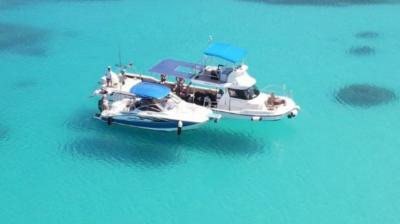☆美しき海に浮かぶ〈空飛ぶ船〉→ランペドゥーザ島ではありません！加計呂麻＆奄美の海で～1日ボート(プライベート)ツアー
