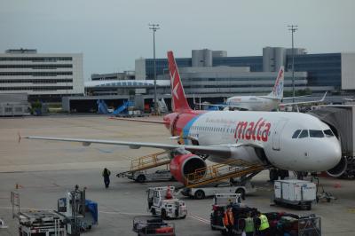 初めてのマルタ 1 (出張のついでに69ｰ1) パリでの仕事が前日終了、シャルルドゴール空港で "Air Malta" に搭乗！