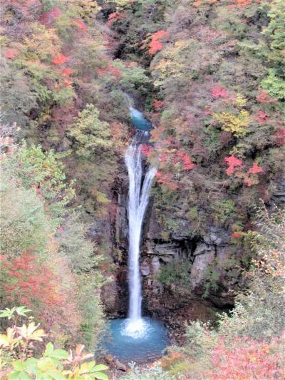 「那須高原、駒止めの滝」少し紅葉の見ごろには早かったようです。2021年10月