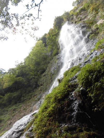 日本の滝百選のひとつ「天滝」