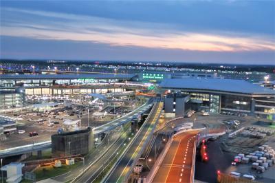 成田空港制限エリア見学（ランプセントラルタワーも）バスツアー＆御料鶴スペシャルディナーをたしなむ