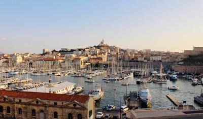 フランス最大の湾岸都市　地中海に面した港町マルセイユにて1日観光