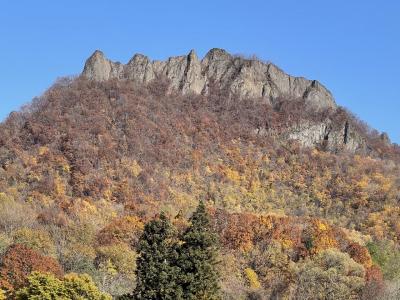 初登頂の八剣山　ワイナリーでワインにピザ　最後はパキスタンカリーで〆る