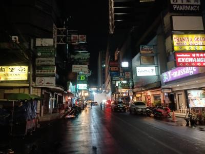 タイ開国の11月1日、夜の街のお散歩 (あまり夜系の掲載はしませんが興味ある方はどうぞ)