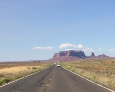 アリゾナ州 カイエンタ　－　モニュメントバレーが見える国道163号線