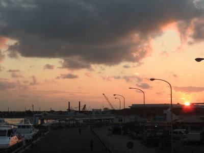 始まりの夕陽と暴風雨の島巡り