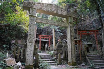 20211105-1 京都 大岩神社には、トレッキングルートと堂本印象さんの鳥居と展望所と