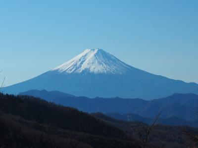 日本一長い名前の山から日本一高い山を見よう　小金沢山から牛奥ノ雁ヶ腹摺山縦走