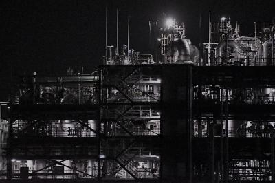 クルーズ船上から挑む北九州工場夜景。