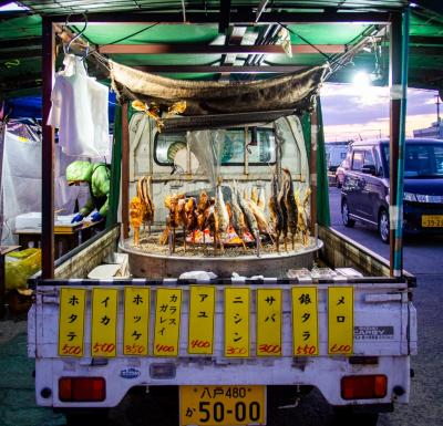 センチメンタル青森05: 夜が明ける前の賑わいがたまらない。館鼻岸壁朝市(たてはながんぺきあさいち)