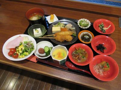 駅からはちょっと遠いけど、中浴場？も有ってビジホバイキングとしては過去最高の朝食が美味しかった「ホテル法華クラブ大阪」