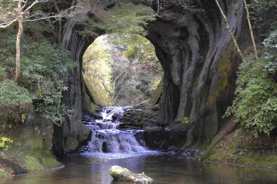 濃溝の滝と亀山湖