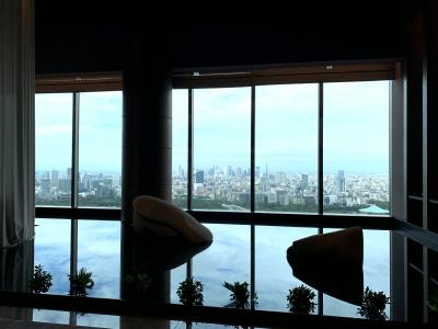 スカイツリーと東京タワー両方見ることができるだなんて最高のお部屋だねっ！フォーシーズンズ東京大手町スタジオルーム♪トリュフとケーキ♪♪
