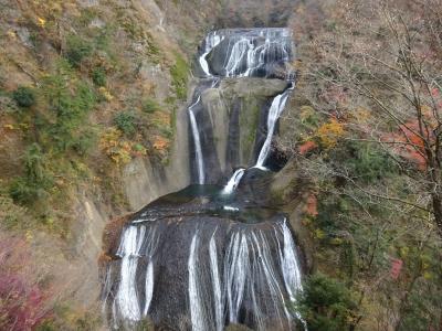 紅葉と袋田の滝